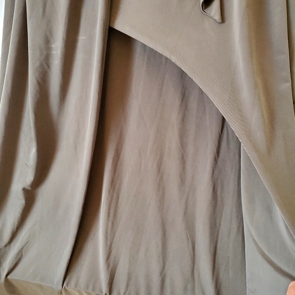 New Women's Misa Los Angeles Maxi Silky Green Pleat Open Dress Size Medium NWT - Picture 5 of 12